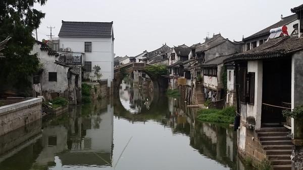 龙地逃生